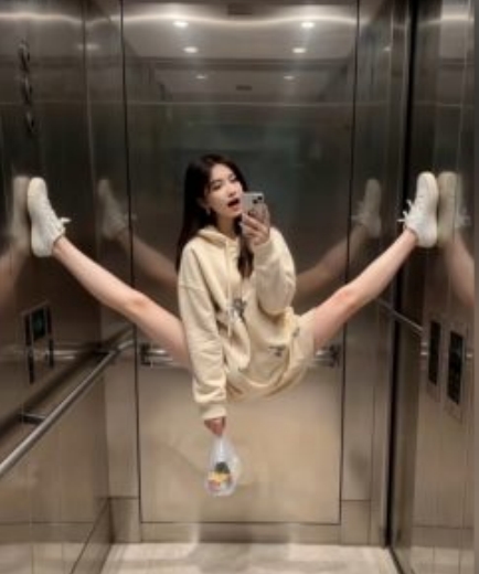 AI生成电梯一字马美女制作教程，条条流量上万，别再在外面被割韭菜了，全流程实操-八号资源库